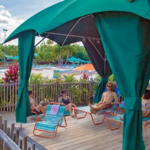 What Are the Best Commercial Umbrellas for Waterparks?
